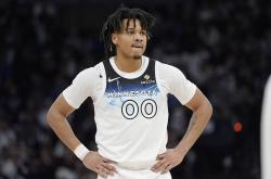 开云体育app-狼队三少轰46+18！难怪要交易戈贝尔，22分钟6帽，狼队迎超级大闸