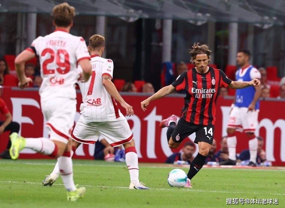 AC米兰7大新援集体亮相！三大中场助球队质变，一人加盟至关重要